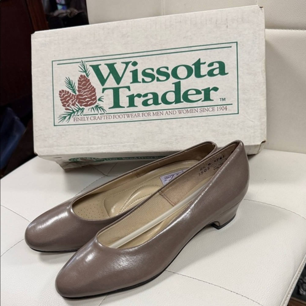 Women's Tan  Leather Vintage pump new inbox